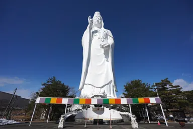 仙台大観音の白い巨大像