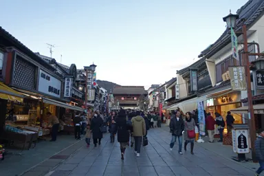 長野の善光寺のお店が並ぶ参道
