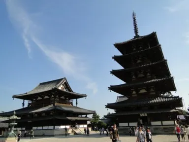 奈良の法隆寺の五重塔と金堂