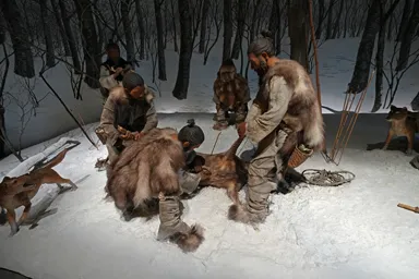 新潟県立歴史博物館の縄文時代の狩りを再現したジオラマ
