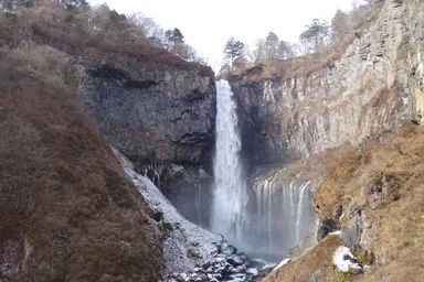 日光の秋の華厳の滝