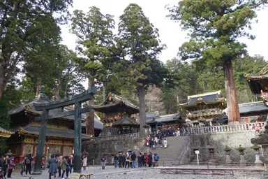 日光東照宮の鳥居と陽明門