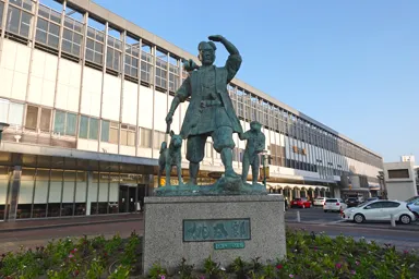 岡山駅の桃太郎像