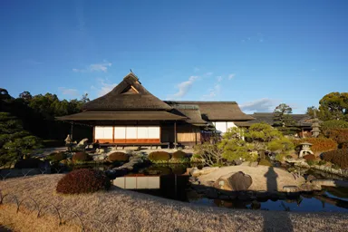 岡山の後楽園の朝日を浴びる延養亭
