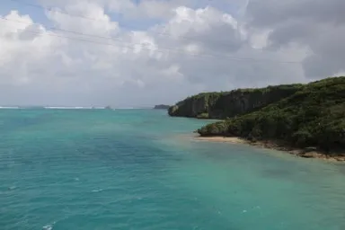 沖縄の海中道路から伊計島の橋