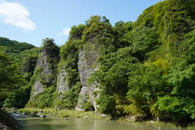 大分の南屏峡の渓谷と岩肌