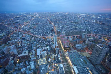 あべのハルカスからの夕暮れの大阪の街並み