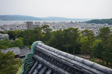 島根の松江城の天守からの街並みと宍道湖