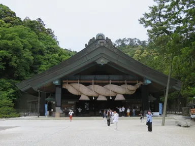 出雲大社の神楽殿の大注連縄