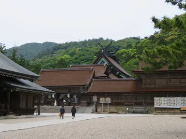 出雲大社の正面から見る御本殿