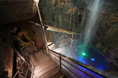 静岡の竜ヶ岩洞の滝