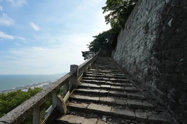 静岡の久能山東照宮の石段と太平洋