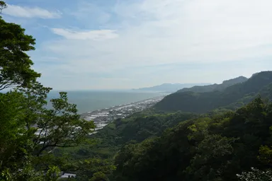 静岡の久能山東照宮の石段からの海の景色