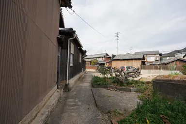 小豆島の迷路のまちの細い路地