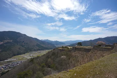 兵庫の竹田城から見下ろす町の景色
