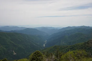 徳島の剣山の周辺の山並み