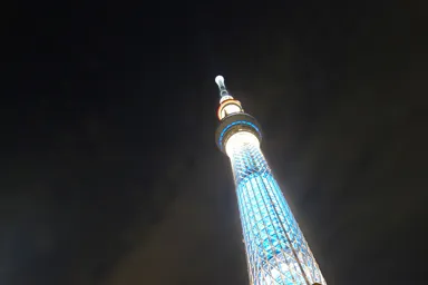 スカイツリーの夜のライトアップ