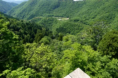 三徳山の文殊堂の断崖の廻縁