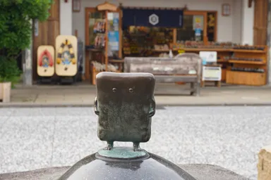 鳥取の境港の商店街といったんもめんの像