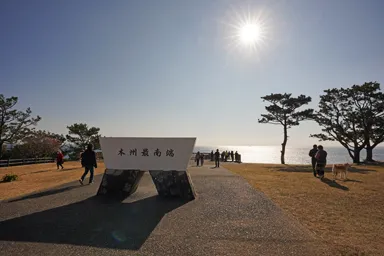 和歌山の串本の本州最南端の碑と海岸
