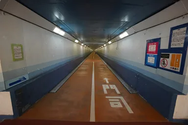 山口の関門トンネル人道の入口