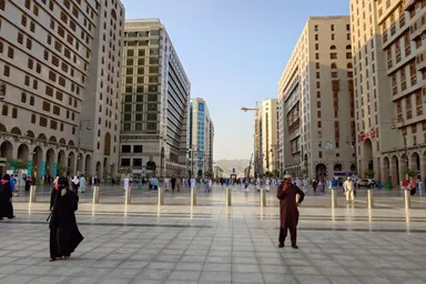 メディナの聖域を囲むホテル群の風景
