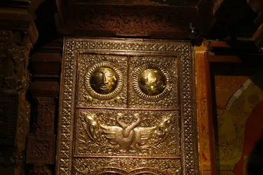 キャンディの仏歯寺の片隅にある繊細な金の装飾