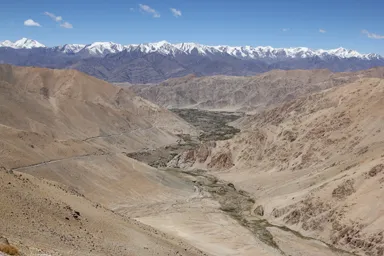 チャン・ラ峠に向かう絶景の道