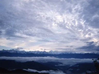 ナガルコットの朝の雪をかぶったヒマラヤの山々の景色の見どころ
