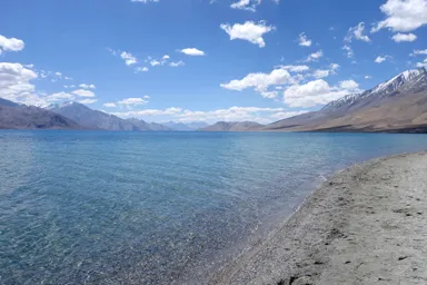 パンゴンツォ湖の標高4000mの静寂な風景