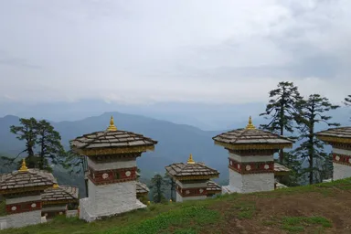 ドチュ・ラ峠から眺めるヒマラヤ山脈の景色