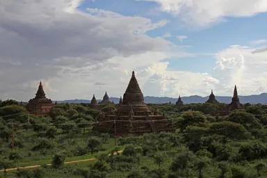 シュエグーヂー寺の高台からの圧巻の仏塔群