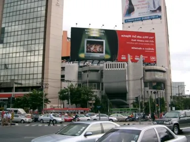タイの街の中の交差点