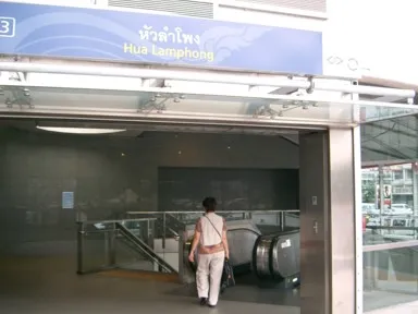 バンコクの出来たばかりの地下鉄の駅