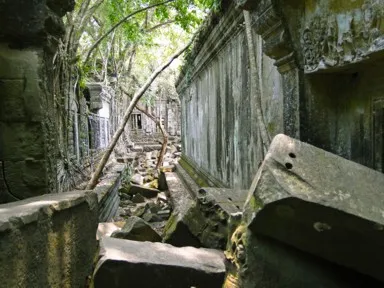 ベンメリアの遺跡発見時の驚きを想像できる当時のままの姿